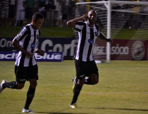 Rodrigo Silva, atacante do ABC, comemora gol (Foto: Divulgação/ABC)