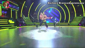 Barbara Branco sensual no programa Dança com as estrelas