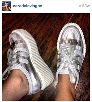 sepatu merupakan penunjang penampilan mereka 10 Foto Sepatu Selebriti Terbaik di Instagram