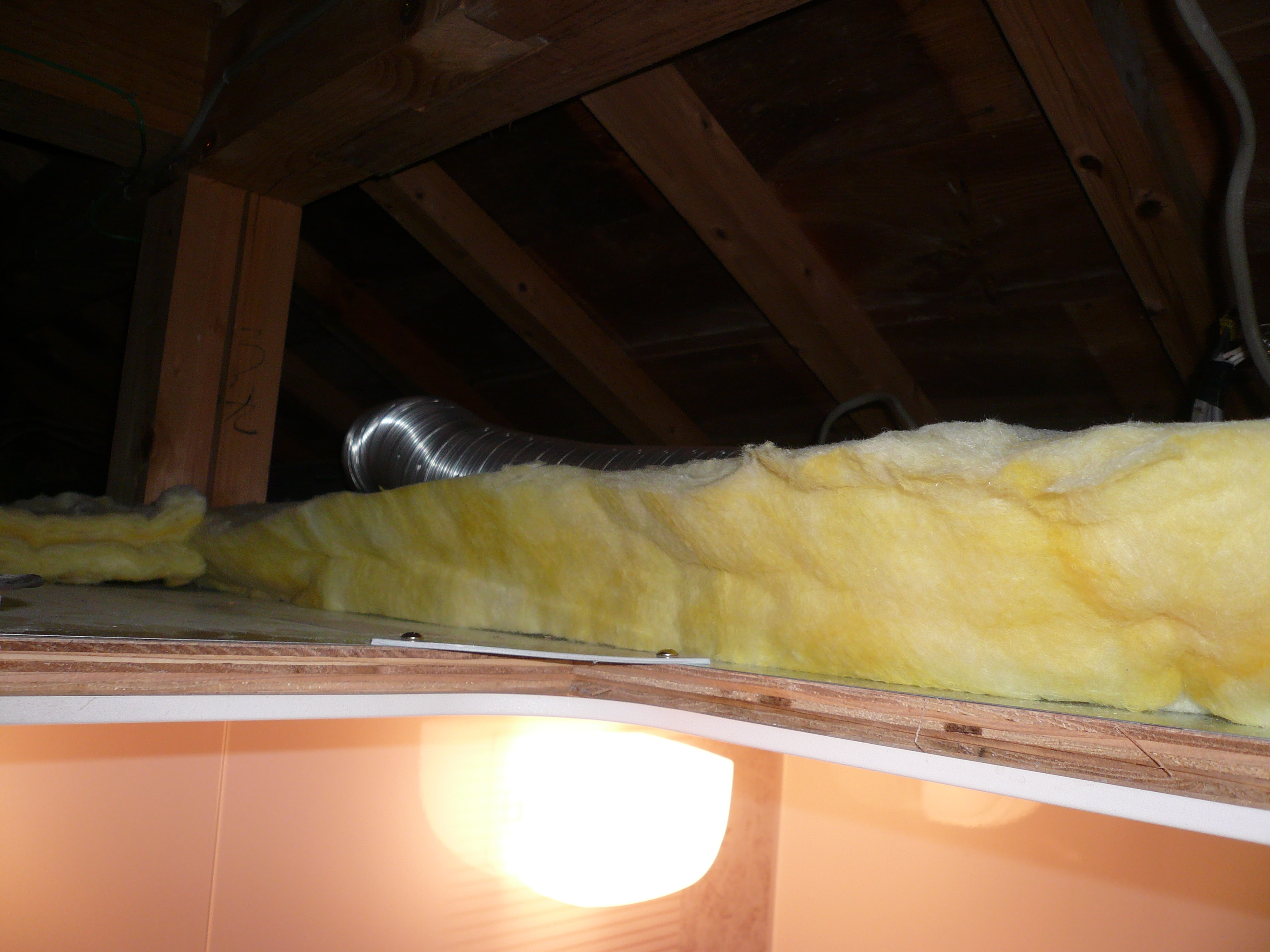 浴室 天井 裏 に 断熱 材 を 入れる interior