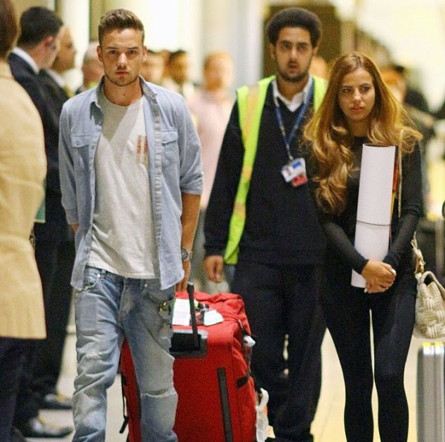 7teen: Liam Payne and girlfriend Sophia at the airport,heading to France