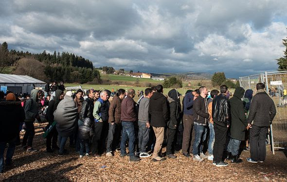 Migrants queue up at the Germany Austrian border 