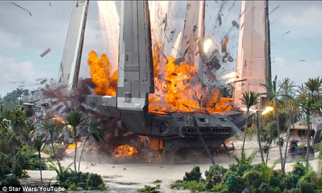 Explosivo: Não houve escassez de pirotecnia no clipe