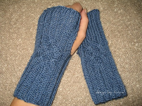 cabled wrist warmers
