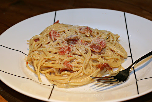 Spaghetti Carbonara with Bacon and Tomatoes