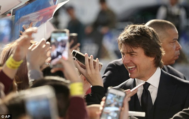 Todos os sorrisos: Tom, cujos filmes atingir regularmente sucesso de bilheteria na Coréia do Sul, parecia encantado com a sua recepção