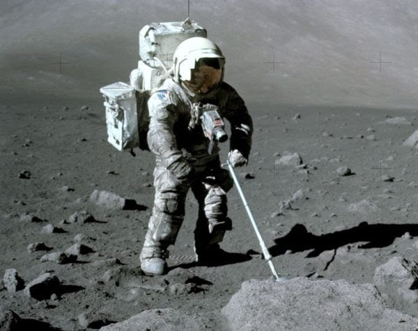 Por que o homem nunca voltou a lua? Por que o homem nunca voltou a lua?