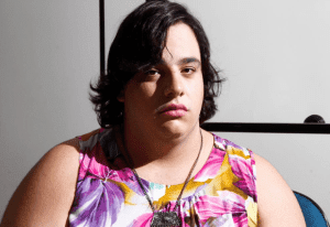 Transexual sofre agressão após usar banheiro feminino em bar, em Araraquara; veja relatos em vídeo Transexual sofre agressão após usar banheiro feminino em bar, em Araraquara; veja relatos em vídeo
