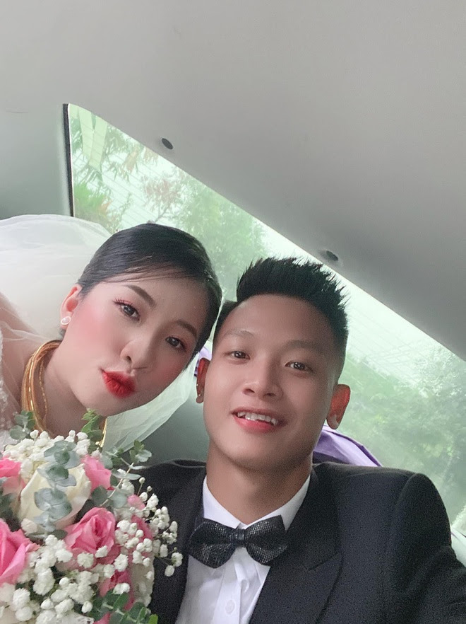 Thủ môn sinh năm 2001 tuyển U23 Việt Nam xin tạm nghỉ để... lấy vợ