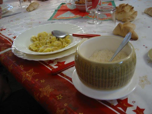 Reggio Emilia 07 Tortellini e parmiggiano