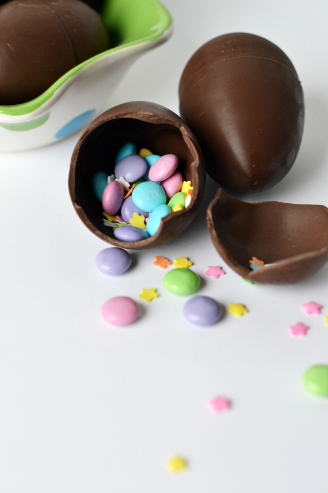 These chocolate confetti Easter eggs are such as fun Easter treat! Fill with a note, sprinkles or little chocolates!
