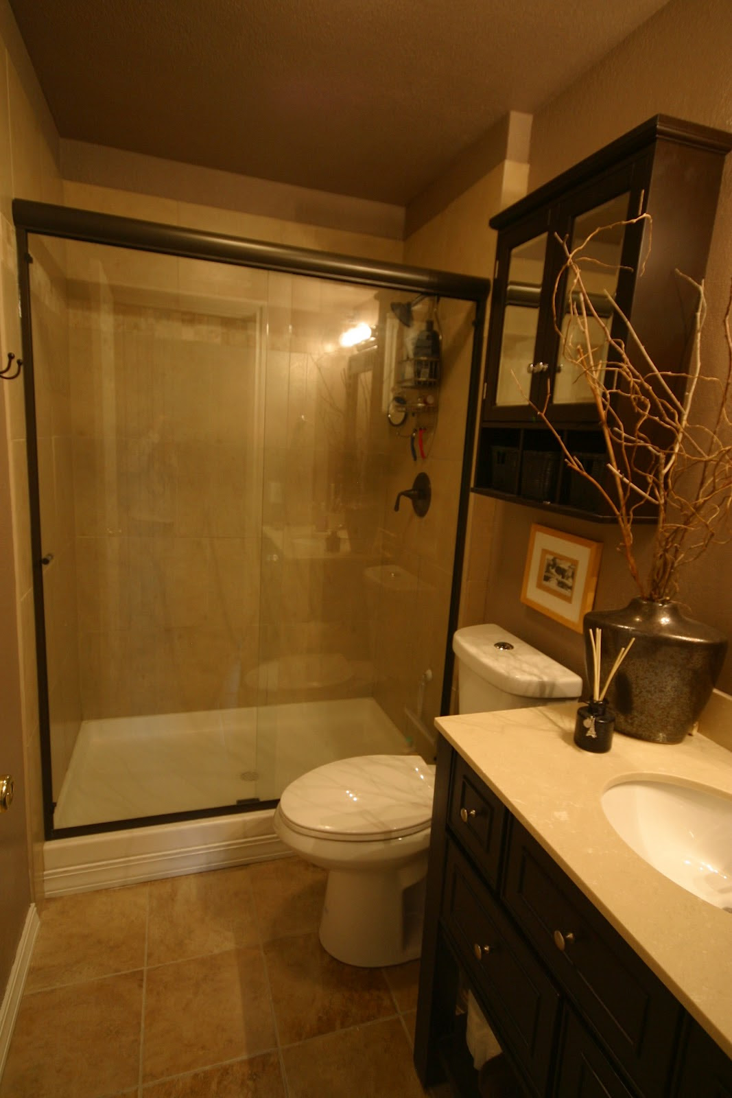 Small Bathroom Remodels: Maximal Outlook in Minimal Space ...