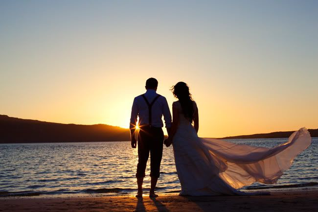 http://i892.photobucket.com/albums/ac125/lovemademedoit/ML_beachtrashthedress_007.jpg?t=1300698339