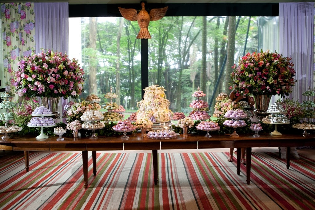 Detalhe da mesa de doces da festa de casamento de Paulo Ricardo e Gabriela Verdeja