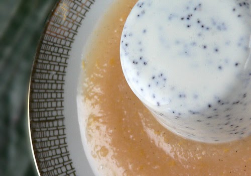Low Budget Cooking: Mohn-Panna-Cotta mit Quittenmus