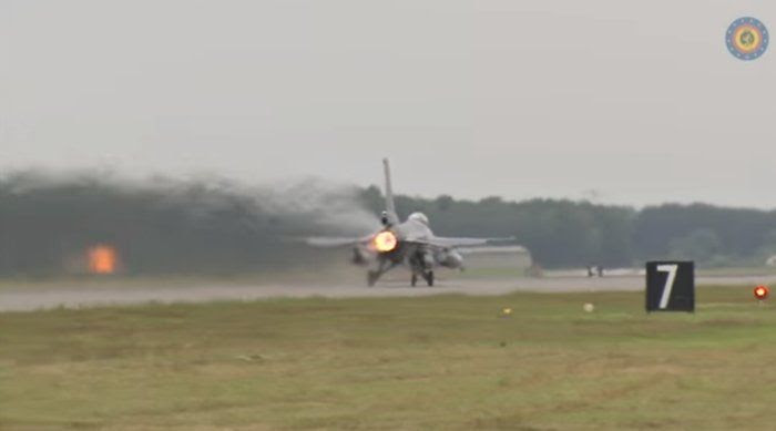 photo F16_leaving_for_Jordan_June2016_zpshcq0xv1j.jpg