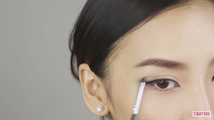 mystika-gia-efarmogi-eyeliner-paixnidaki-03