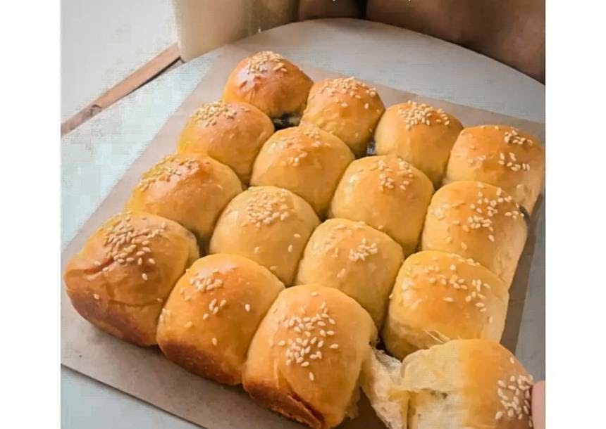 Membuat Roti Sobek Manis