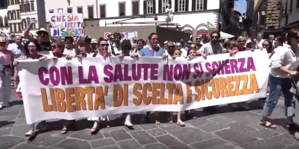 Les Italiens descendent dans la rue pour dire NON aux obligations vaccinales