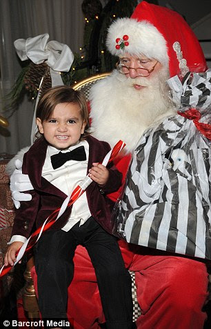 http://i.dailymail.co.uk/i/pix/2011/12/27/article-2078982-0F4757DF00000578-84_306x477.jpg