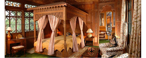 Srinagar Houseboat Stay