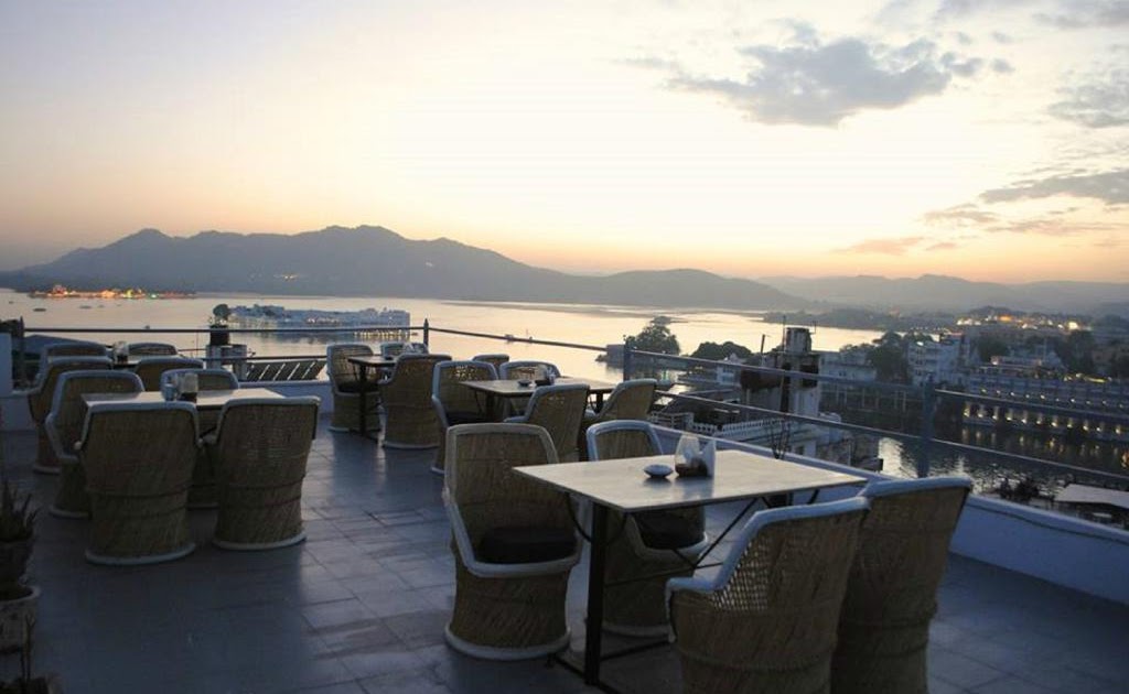 10 BEST Places to Visit in Udaipur : 5 romantic restaurants in Udaipur