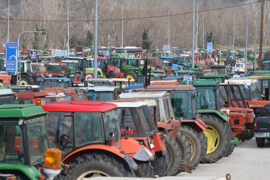 Παρέμβαση εισαγγελέα για τους αποκλεισμούς από τους αγρότες: `Σπάστε` τα μπλόκα των αγροτών