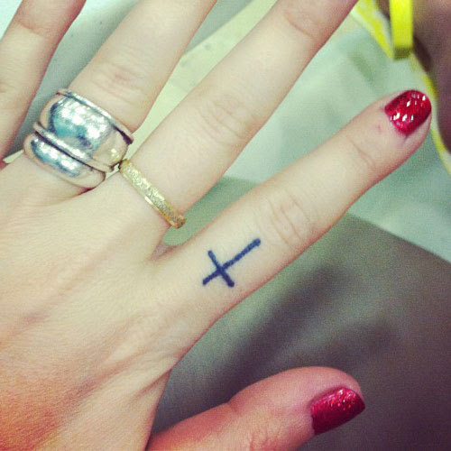 Simple Cross Tattoo Finger - Interior Home Design