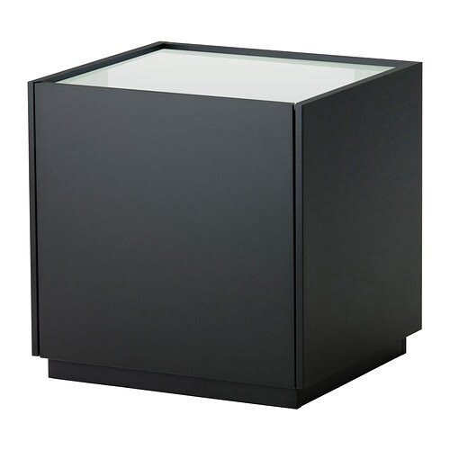 NYVOLL Sivupöytä IKEA Laatikonvaimentimen ansiosta laatikko sulkeutuu hitaasti, hiljaa ja pehmeästi.