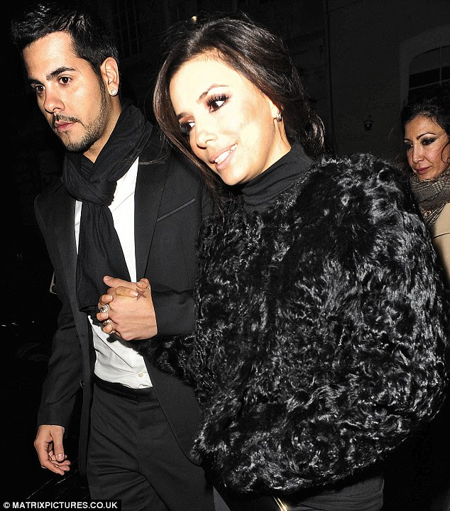 http://i.dailymail.co.uk/i/pix/2011/12/11/article-2072733-0F22BBE900000578-860_634x720.jpg