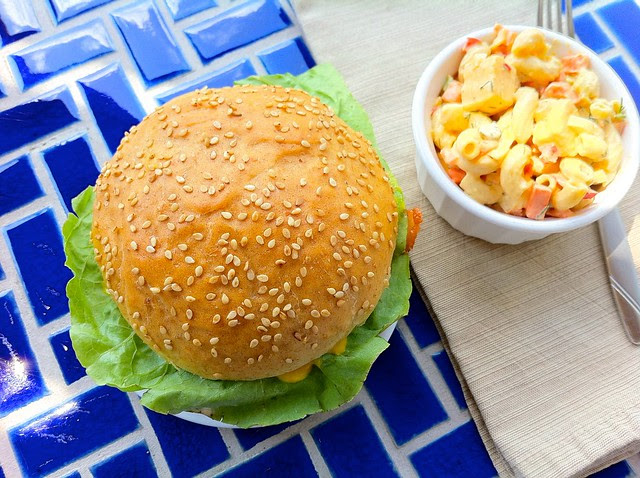 Hamburger Bun, Overhead