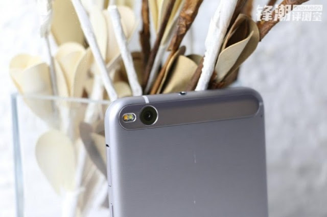 HTC One X9 (4)