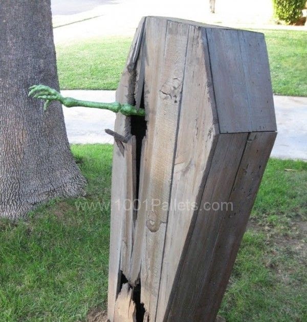 Pallet Projects: 22 Halloween Pallet Projects