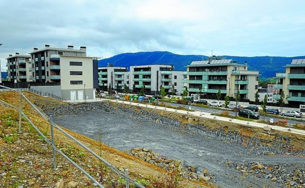 Nuevos vecinos. Tras las obras del Gobierno Vasco, Oinaurre sumará 34 apartamentos más.