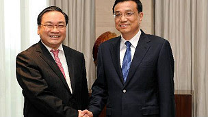 Phó Thủ tướng Hoàng Trung Hải (trái)