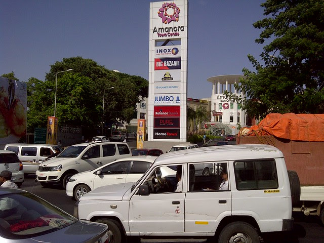 Traffic Jam in front of Amanora Town Centre on Hadapsar Kharadi Road, Hadapsar, Pune 411028