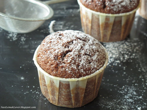 Warm Molten-Centered Chocolate Cupcakes