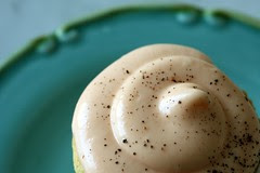 thai tea cupcake
