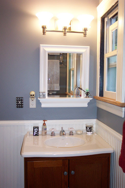 Sink w/ mirror