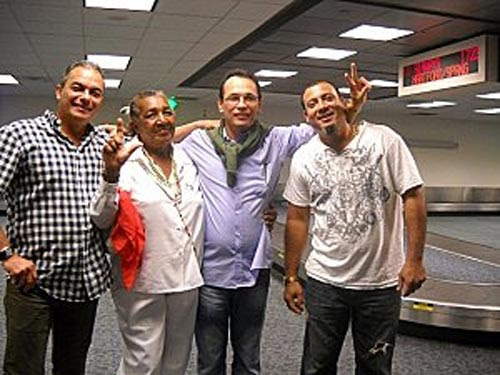 Apoya proyecto para Reina Loina, el ex-preso político cubano Juan Carlos Herrera Acosta: ¡¡CUBANO ÚNETE A ESTA CAMPAÑA!! ¡¡Reina Loina Tamayo Danger merece una vivienda, necesita paz interior!!. ¡¡Esperemos la dignidad de los exiliados!!... web/folder.asp?folderID=136