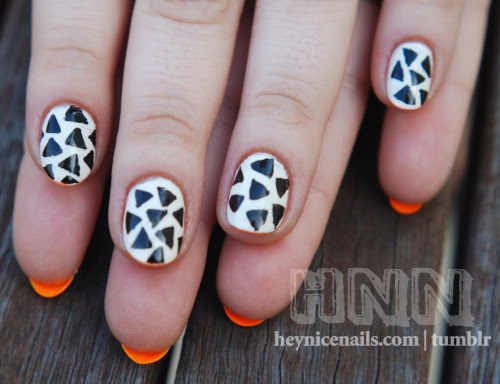 Nails inspirado por essas buchas Marimekko doente burro! Eu usei americano Tights Vestuário Algodão e Essie-Bright. Você pode comprá-los aqui: Marimekko para Converse