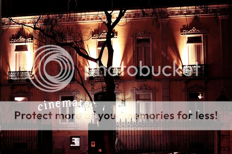 photo LISSABON_BY_NIGHT_NACHTS_TRIP_LISBON_LISBOA_PORTUGAL_GUIDE_STREET_LICHTER_CINEMATECA_CINEMA_KINO_LEUCHTSCHRIFT_RUA_BARATA_SA_zps75c89582.jpg