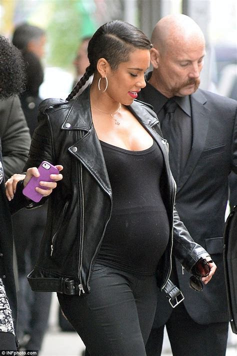 Pregnant Alicia Keys showcases her edgy maternity style Pregnant Alicia Keys showcases her edgy maternity style