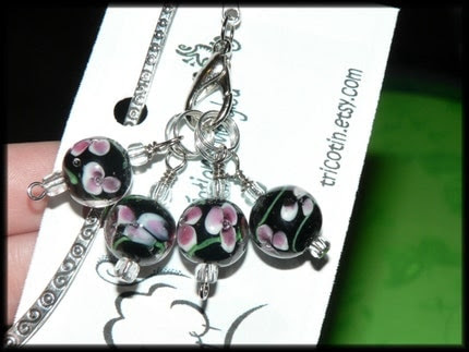 Stitch markers and bookmark/marqueurs de mailles et signet