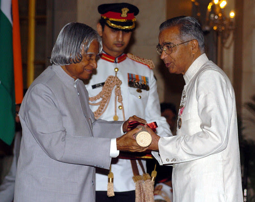 HSZR receiving Padma Shiri from APJ