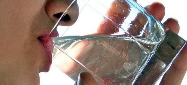 Bebiendo agua