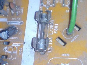 fuses-pengganti-mainboard-televisi-Toshiba-300x225