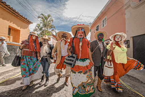 Con modificaciones, pero sí se celebrará el Carnaval de Ajijic | Semanario  Laguna