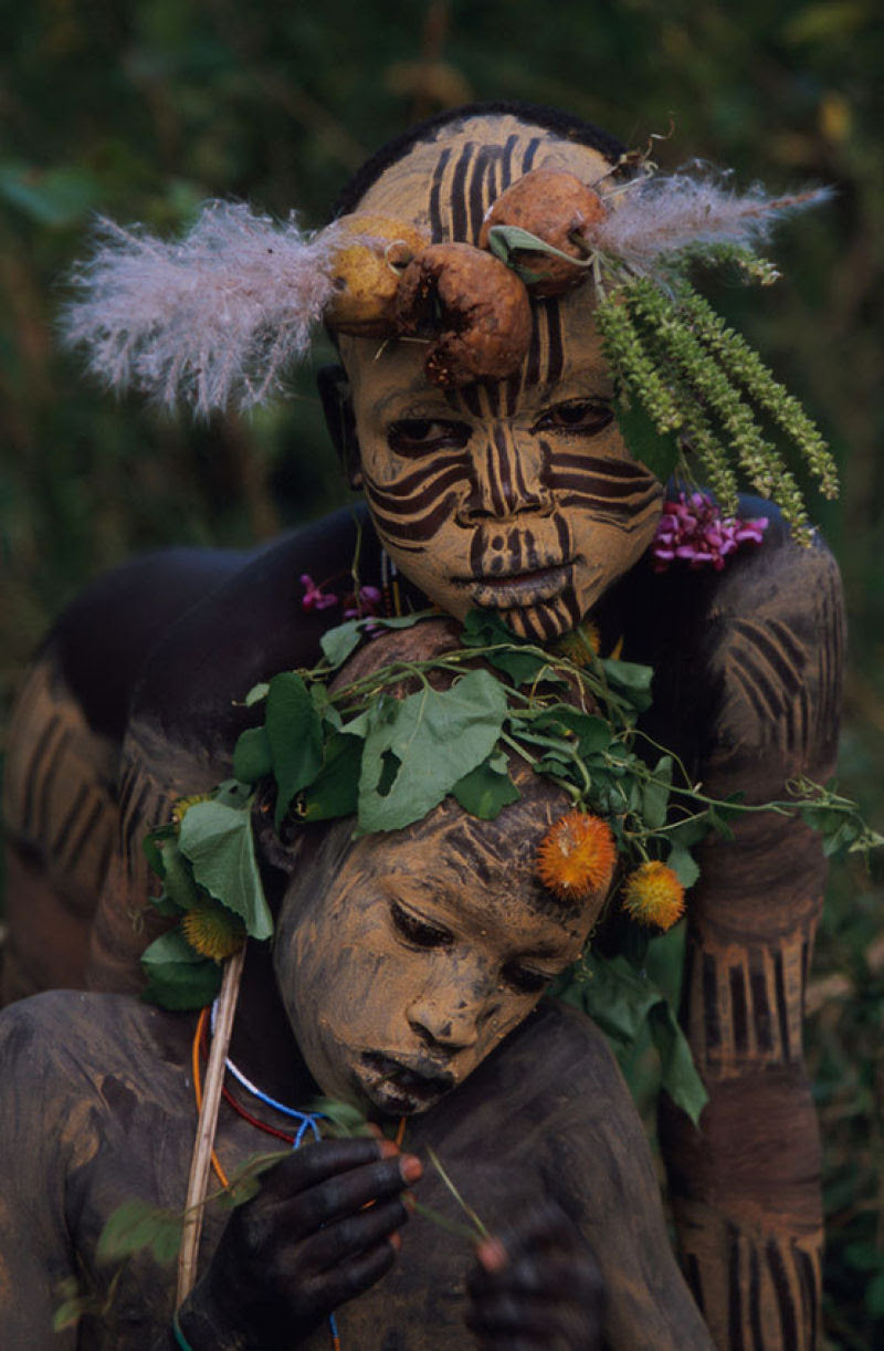 A beleza das Tribos Surma e Mursi, uma cultura em perigo, no sul de Etiópia 19