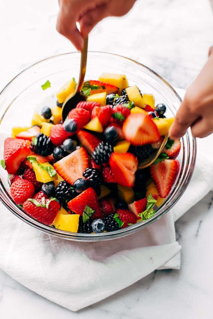 Glowing Berry Fruit Salad - an easy fruit salad that you can bring to picnics, barbecues, brunches and so much more! #fruitsalad #berrysalad #berryfruitsalad #picnic #salad | Littlespicejar.com